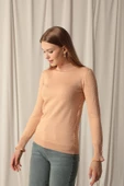 Kolları Düğme Detaylı ve Triko Kumaş Desenli Uzun Kollu Balıkçı Yakalı Kadın Standart Bluz Camel - 6