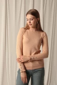 Kolları Düğme Detaylı ve Triko Kumaş Desenli Uzun Kollu Balıkçı Yakalı Kadın Standart Bluz Camel - 2