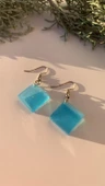 Parlak Okyanus Mavisi Renk Karo Şekil Gümüş Aksesuarlı Epoksi Küpe El Yapımı Hediyelik thumbnail 1