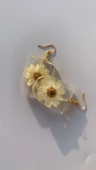 Kurutulmuş Sarı Papatya İle Süslenmiş Oval Çerçeve Şekil Küpe Gold Aksesuarlı Epoksi El Yapımı - 3