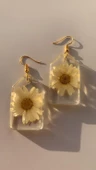 Kurutulmuş Sarı Papatya İle Süslenmiş Kare Çerçeve Şekil Küpe Gold Aksesuarlı Epoksi El Yapımı - 3