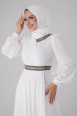 Düz Hakim Yaka Kadın Beyaz Taşlı Şifon Elbise - 26255 - 3