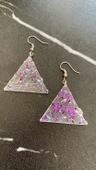 Epoksi İçine Mor Glitter Süs Tırtıklı Kristal Desen Üçgen Şekil Gümüş Aksesuar Küpe El Yapımı thumbnail 6