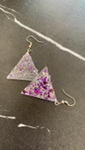 Epoksi İçine Mor Glitter Süs Tırtıklı Kristal Desen Üçgen Şekil Gümüş Aksesuar Küpe El Yapımı thumbnail 2