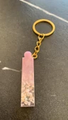 İ Harfi Epoksi İçine Pembe Renk Deniz Kabuğu Süslemeli Gold Aksesuarlı Anahtarlık El Yapımı thumbnail 6