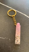 İ Harfi Epoksi İçine Pembe Renk Deniz Kabuğu Süslemeli Gold Aksesuarlı Anahtarlık El Yapımı thumbnail 4