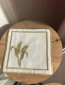 NİVEMESHOME BAŞAK NAKIŞLI GOLD KARE (6 ADET) KETEN KOKTEYL PEÇETESİ KAHVE YANI SUNUMLUK - 1