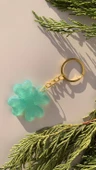 Parlak Mint Yeşili Renk Gold Aksesuarlı Yonca Şekil Anahtarlık El Yapımı Epoksi thumbnail 3