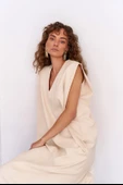V Yaka Detaylı Uzun Elbise Naturel - 2
