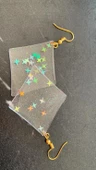 Şeffaf Epoksi İçinde Rengarenk Yıldız Pul Süslü Gold Aksesuarlı Karo Şekil 6.5 Cm Küpe El Yapımı thumbnail 8
