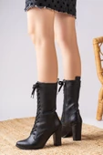 NAVAS Siyah Cilt Yüksek Topuklu Bağcık Detaylı Kadın Çizme - 2