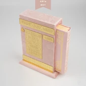 Ahşap Raşel Kaplama Dik Kutulu Orta Boy Kur'an-ı Kerim (Pleksili, Bebe Pembe) - 1