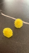 Parlak Güneş Sarısı Renkli Papatya Şekil Sarı Gold Aksesuarlı Epoksi Küpe El Yapımı Hediyelik thumbnail 6