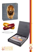 Galatasaray Orijinal Lisanslı 2'li Silikon Bileklik Aslan Baskılı Hediyelik Ahşap Kutulu thumbnail 1