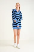 Kadın Çizgili Yarım Fermuarlı Tüylü Tunik Mavi thumbnail 4