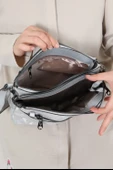 Monalisa Home 4 Fermuarlı Cepli  Kadın  Su Geçirmez Suni Deri  Askılı Çanta thumbnail 2