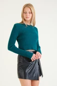 Kadın Sıfır Yaka Tüylü Crop Kazak Zümrüt thumbnail 3