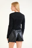 Kadın Sıfır Yaka Tüylü Crop Kazak Siyah thumbnail 6