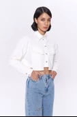 Sırt Düğmeli Nakışlı Crop Gömlek Ekru thumbnail 1
