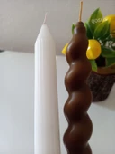 qosrix 2'li Kahverengi Beyaz Italyan Burgulu Şamdan Soya Mumu Doğal Kokulu Uzun Çubuk Konik Burgu Spiral Mum thumbnail 2