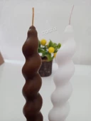 qosrix 2'li Kahverengi Beyaz Italyan Burgulu Şamdan Soya Mumu Doğal Kokulu Uzun Konik Burgu Spiral Mum Dekoratif thumbnail 2