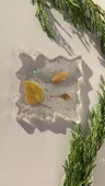 Şeffaf Epoksi İçinde Glitter ve Kurutulmuş Yaprak Süslü Dalgalı Kare Şekil Bardak Altlığı El Yapımı - 7