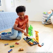 Hot Wheels Elektrikli Araç Şarj İstasyonu Oyun Seti HTN79 thumbnail 4