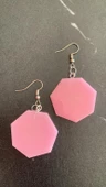 Parlak Pembe Renkli Yedigen Şekilli Gümüş Aksesuarlı Epoksi Küpe El Yapımı Hediyelik thumbnail 4