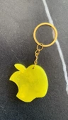 Parlak Limon Sarısı Renkli Apple Elma Şekil Gold Aksesuarlı Epoksi Anahtarlık El Yapımı Hediyelik thumbnail 4