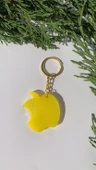 Parlak Limon Sarısı Renkli Apple Elma Şekil Gold Aksesuarlı Epoksi Anahtarlık El Yapımı Hediyelik thumbnail 5