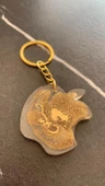 Şeffaf Epoksi İçinde Gold Süslemeli Apple Elma Şekil Gold Aksesuarlı Anahtarlık El Yapımı Hediyelik thumbnail 8