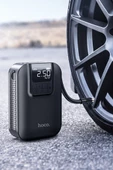 Hoco S53 Breeze Taşınabilir Çok Fonksiyonlu Dijital Göstergeli 2500 mAh Bataryalı Akıllı Kablosuz Hava Kompresörü thumbnail 6