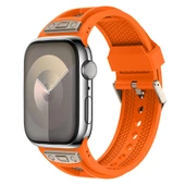 Apple Watch 7 45mm  KRD-117 Hava Alabilen Delikli Metal Süslemeli Desenli Silikon Kordon - 4