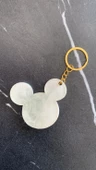Beyaz Sarı Ebruli Renkli Gold Aksesuarlı Mickey Mouse Epoksi Anahtarlık El Yapımı Hediyelik thumbnail 4