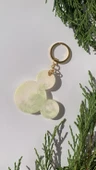 Beyaz Sarı Ebruli Renkli Gold Aksesuarlı Mickey Mouse Epoksi Anahtarlık El Yapımı Hediyelik thumbnail 1