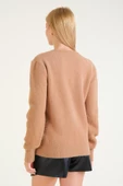 Kadın Baskılı Sıfır Yaka Tüylü Triko Kazak Camel thumbnail 6