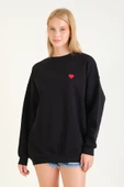 Kadın Kalp Nakışlı 3 İp Şardonlu Oversize Sweatshirt Siyah - 3