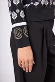 Peraluna Thelma Yaprak Jakarlı Kadın Triko Hırka - Siyah/Ekru - 5