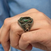 Aslan Başı Kapı Tokmak Modeli Yeşil Taşlı 925 Gümüş Yüzük thumbnail 2