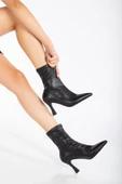Kadın Siyah Cilt Bilekli Orta Boy Topuklu Bot thumbnail 1