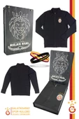 Galatasaray Orijinal Lisanslı Siyah Balıkçı Yaka Sweat Bileklik Set Hediyelik Ahşap Kutulu thumbnail 1