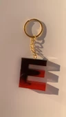E Harfi Kırmızı Renk Siyah Dumanlı Süs Gold Aksesuarlı Epoksi Anahtarlık El Yapımı Hediyelik thumbnail 7