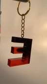 E Harfi Kırmızı Renk Siyah Dumanlı Süs Gold Aksesuarlı Epoksi Anahtarlık El Yapımı Hediyelik thumbnail 6