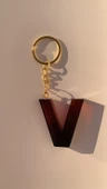 V Harfi Kırmızı Renk Siyah Dumanlı Süs Gold Aksesuarlı Epoksi Anahtarlık El Yapımı Hediyelik - 3