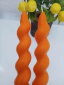 qosrix 2'li Turuncu Italyan Burgulu Şamdan Soya Mumu Doğal Kokulu Uzun Çubuk Konik Burgu Spiral Mum Dekoratif thumbnail 1