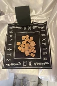 Rune Semboli Taşları Run Taşları Örtüsü Sunak Nordic Runes Örtüsü Sunağı ve Taşları Seti - 5