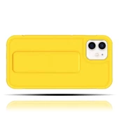 Apple IPhone 12 Uyumlu Mat Sarı Yumuşak Silikon Standlı Tutacaklı (Tutamaçlı) Telefon Kılıfı - 2