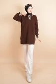 Yaka Ve Düğme Detaylı Tesettür Tunik Kazak Kahverengi - 2