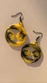 Siyah Sarı Renkli Ebruli Yuvarlak Şekil Yengeç Burcu Siyah Aksesuarlı Epoksi Küpe El Yapımı Hediyelik thumbnail 3