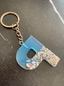 P Harfi Mavi Renk Deniz Kabuklu Gümüş Aksesuarlı Epoksi Anahtarlık El Yapımı Hediyelik thumbnail 2